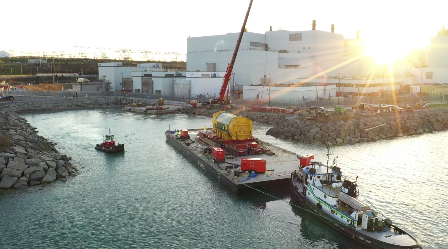 The massive 350-tonne stator arrives at Darlington Nuclear Generating Station.