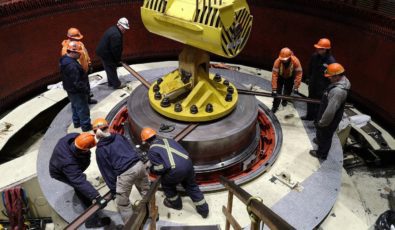 The outage crew at R.H. Saunders GS manually rotate the generator shaft of the station's G7 unit.