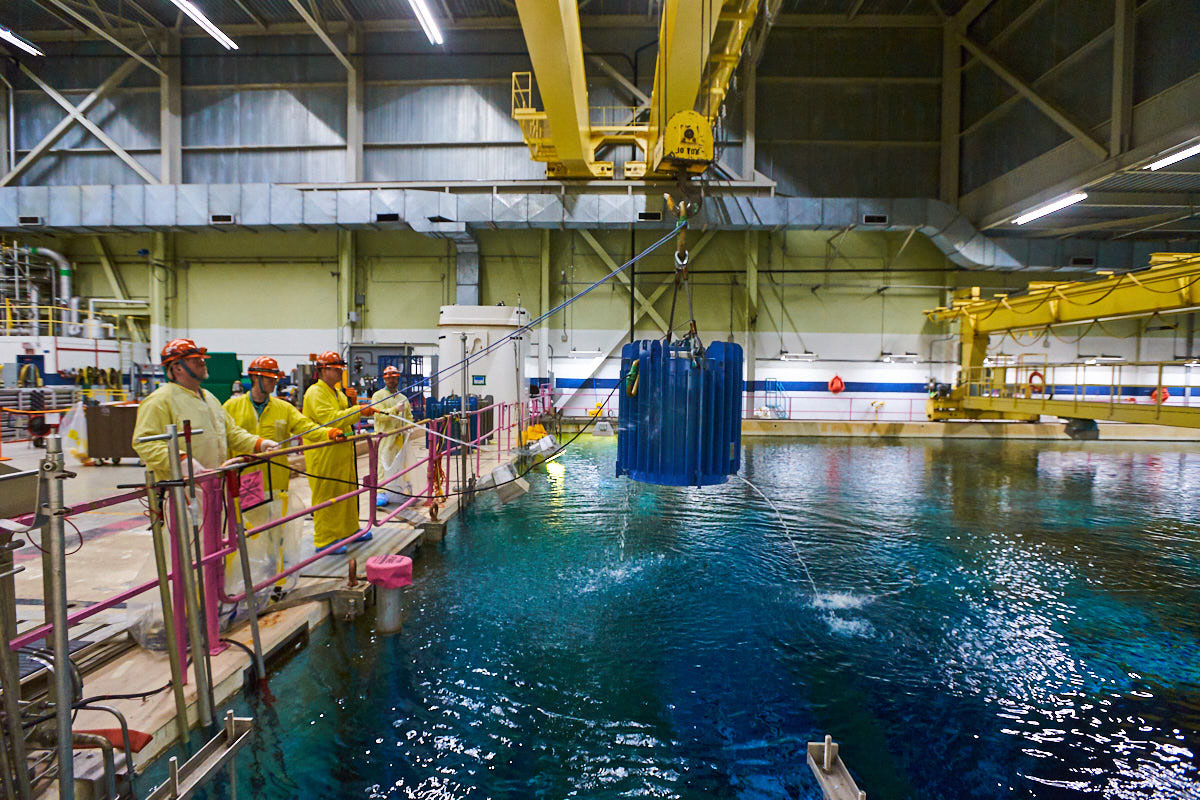 Workers at Pickering Nuclear GS crane a flask loaded with Cobalt-60 out of the irradiated fuel bay.