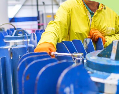 Workers at Pickering Nuclear Generating Station prepare a shipping flask loaded with Cobalt-60 isotopes for delivery to Nordion.