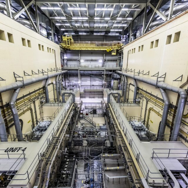 Darlington Unit 4 overlooking the reactivity deck.